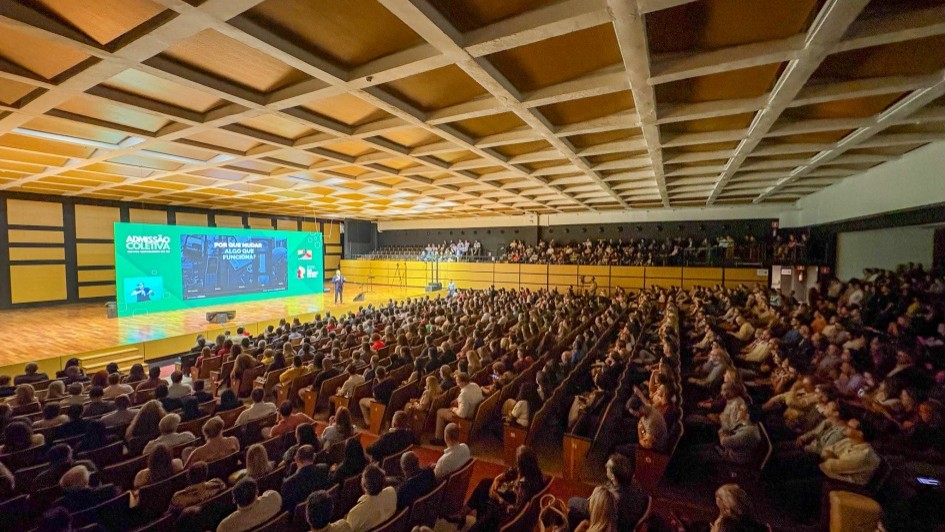 Admissão coletiva de novos servidores ABR 2025 jpg Dois(1)